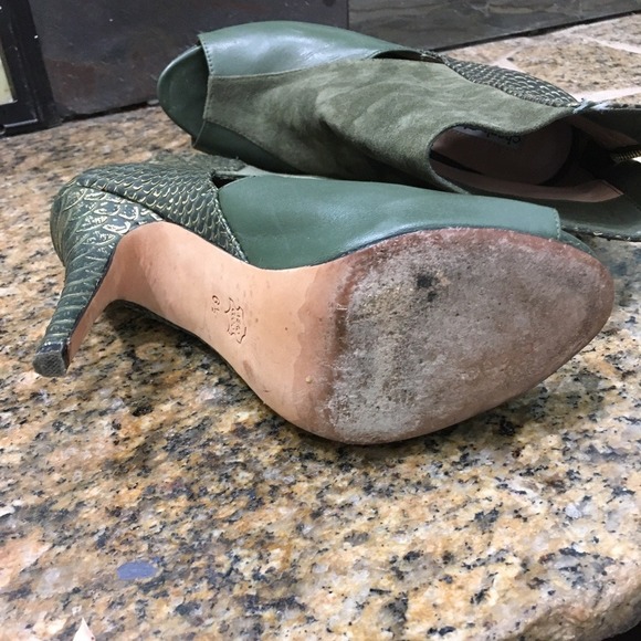 Charles David Designer Y2K leather Suede Snake embossed peep Toe Heels 6.5 - Picture 8 of 8